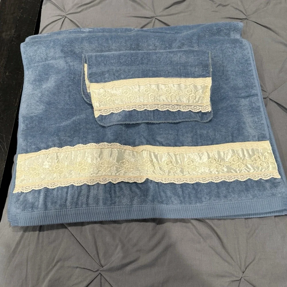 Vintage Saturday Knight Ltd. Blue Bath Set 2‎ Towels 4 Washcloths Silk/Lace USA